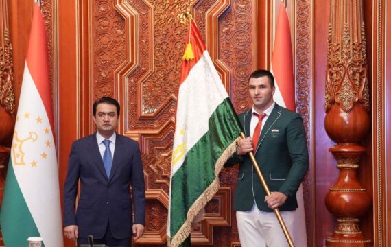 ОЛИМПИЙСКИЕ ИГРЫ ПАРИЖ-2024. Рустами Эмомали встретился с составом сборной команды Таджикистана